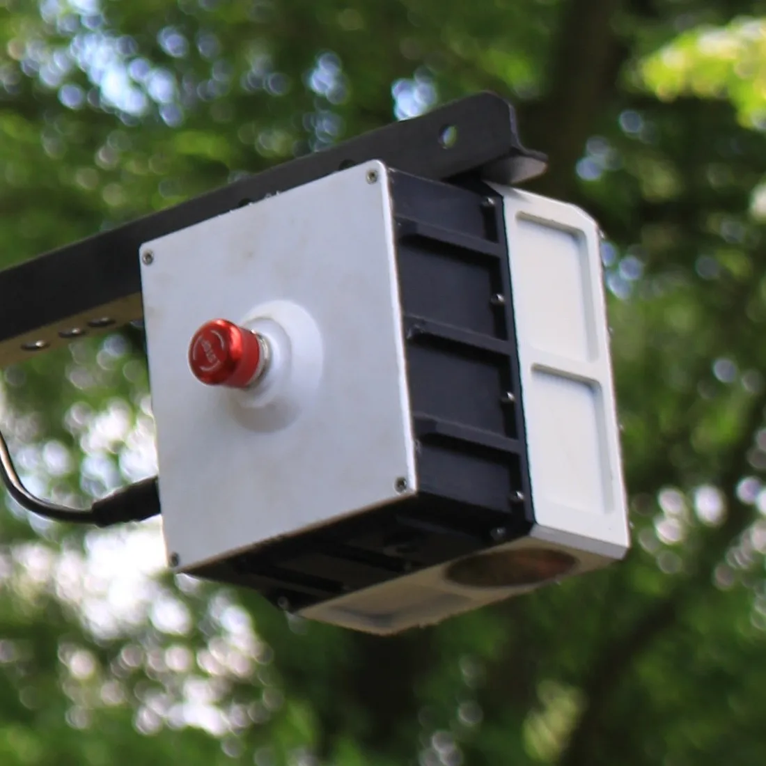mFL-12 sensor head mounted on the arm of a shore mast